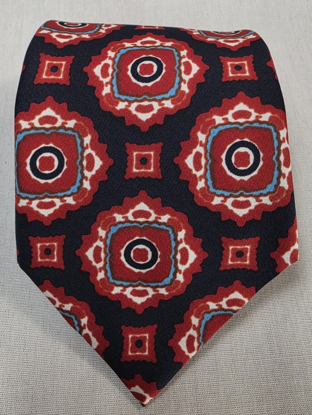 Men's Tergal Prestige Retro Navy Tie with Red Medallion Pattern